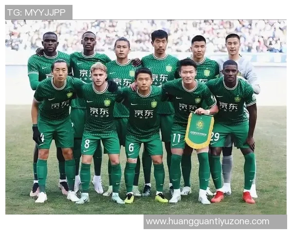 近600名国安球迷远征亚冠客场热情助威气氛火爆几乎反转主场优势 近600名国安球迷远征亚冠客场热情助威气氛火爆几乎反转主场优势