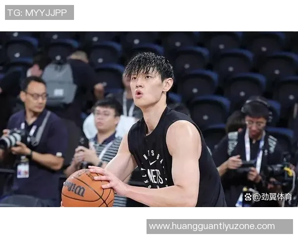 曾凡博防守失误贾里德巴特勒轻松突破上篮得分 曾凡博防守失误贾里德巴特勒轻松突破上篮得分